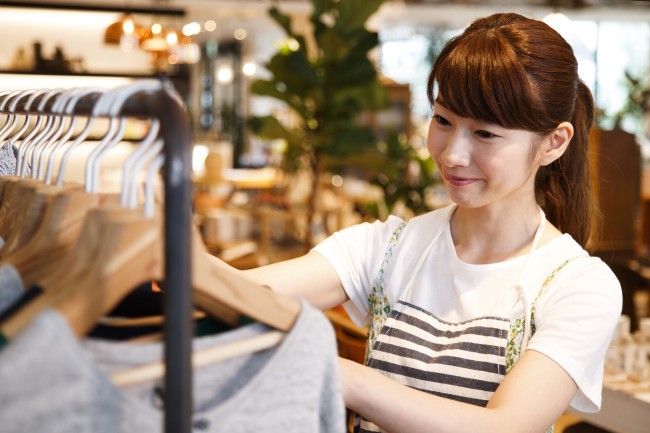 apparel-salesperson3